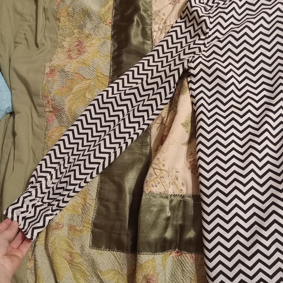 American Eagle Outfitters Black and White Chevron Top - Picture 5 of 7